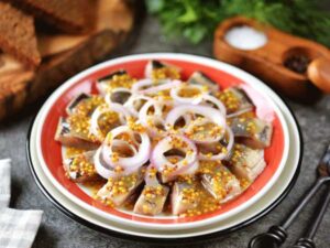 Сельдь с луком и горчицей 1/150 гр